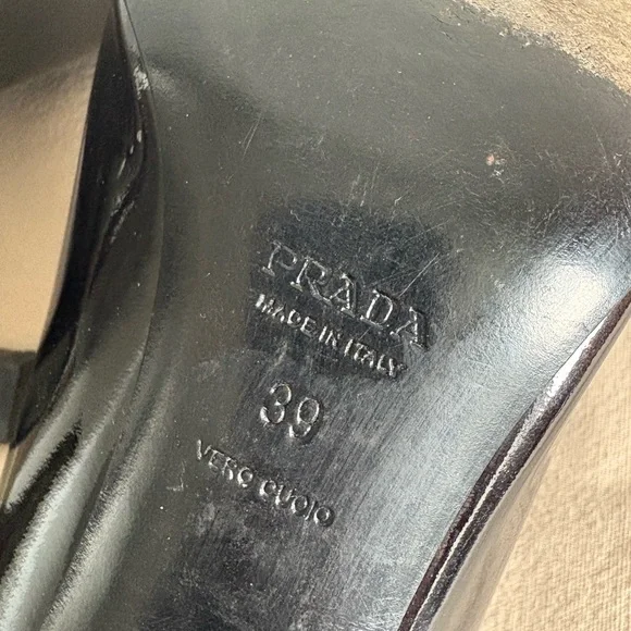 Prada Ombré Patent Leather Mary Jane Pumps - IT 39 - Picture 5 of 10